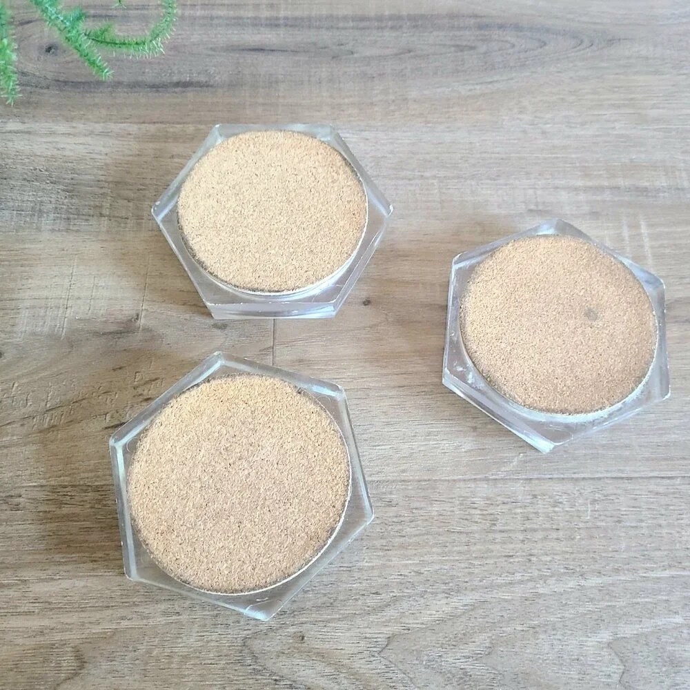 3 vintage Lucite plastic coasters with floral embroidery middle parts - Picture 5 of 6